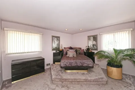 92 Bowling Lane Deer Park NY 11729