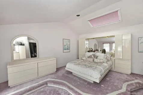 92 Bowling Lane Deer Park NY 11729