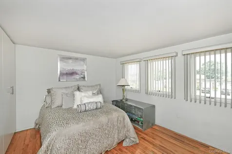 92 Bowling Lane Deer Park NY 11729