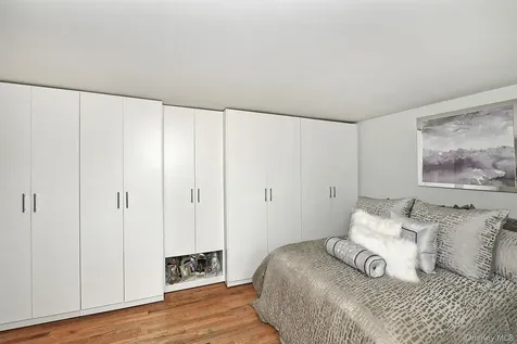 92 Bowling Lane Deer Park NY 11729