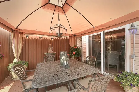 92 Bowling Lane Deer Park NY 11729