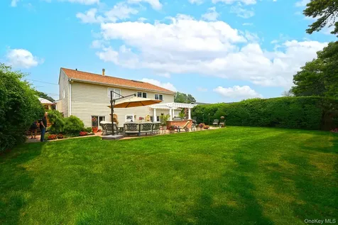 92 Bowling Lane Deer Park NY 11729
