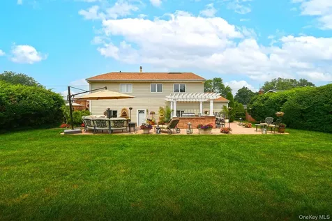 92 Bowling Lane Deer Park NY 11729
