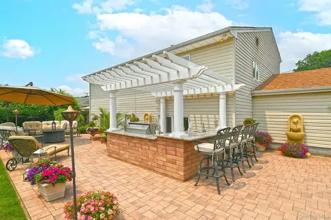 92 Bowling Lane Deer Park NY 11729