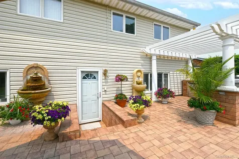 92 Bowling Lane Deer Park NY 11729