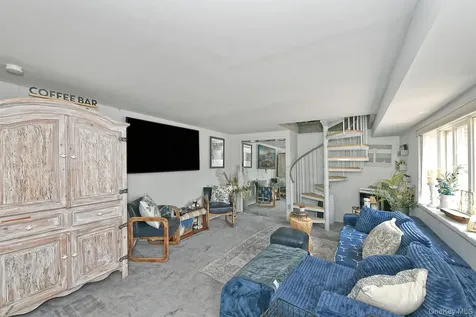92 Bowling Lane Deer Park NY 11729
