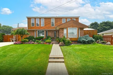 92 Bowling Lane Deer Park NY 11729