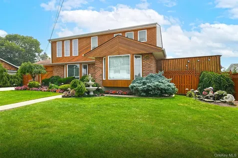 92 Bowling Lane Deer Park NY 11729