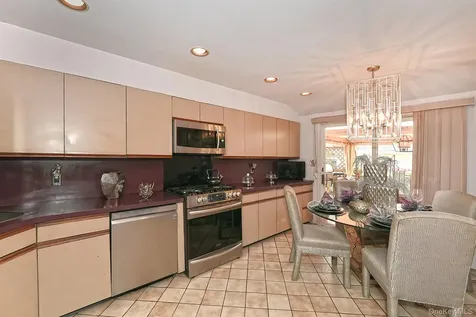 92 Bowling Lane Deer Park NY 11729