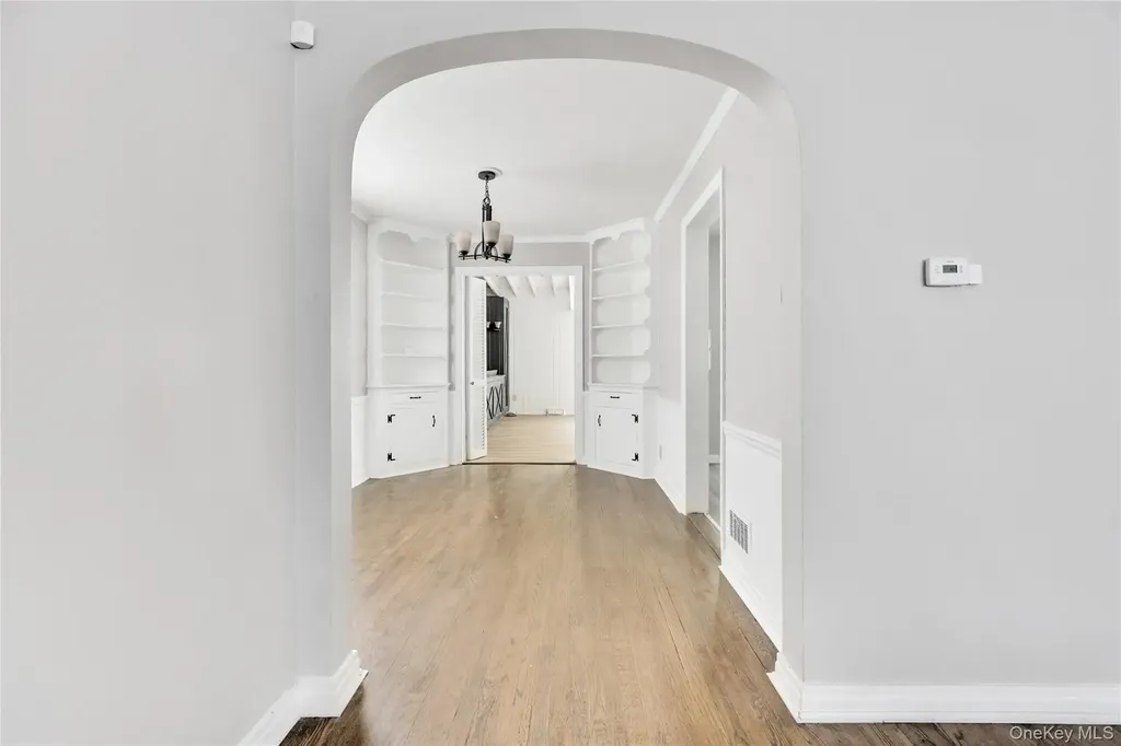 5 Hawthorne Lane Valley Stream NY 11581