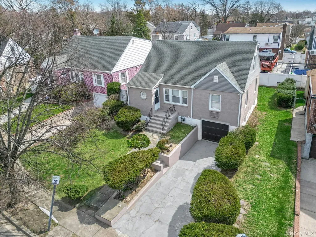 5 Hawthorne Lane Valley Stream NY 11581