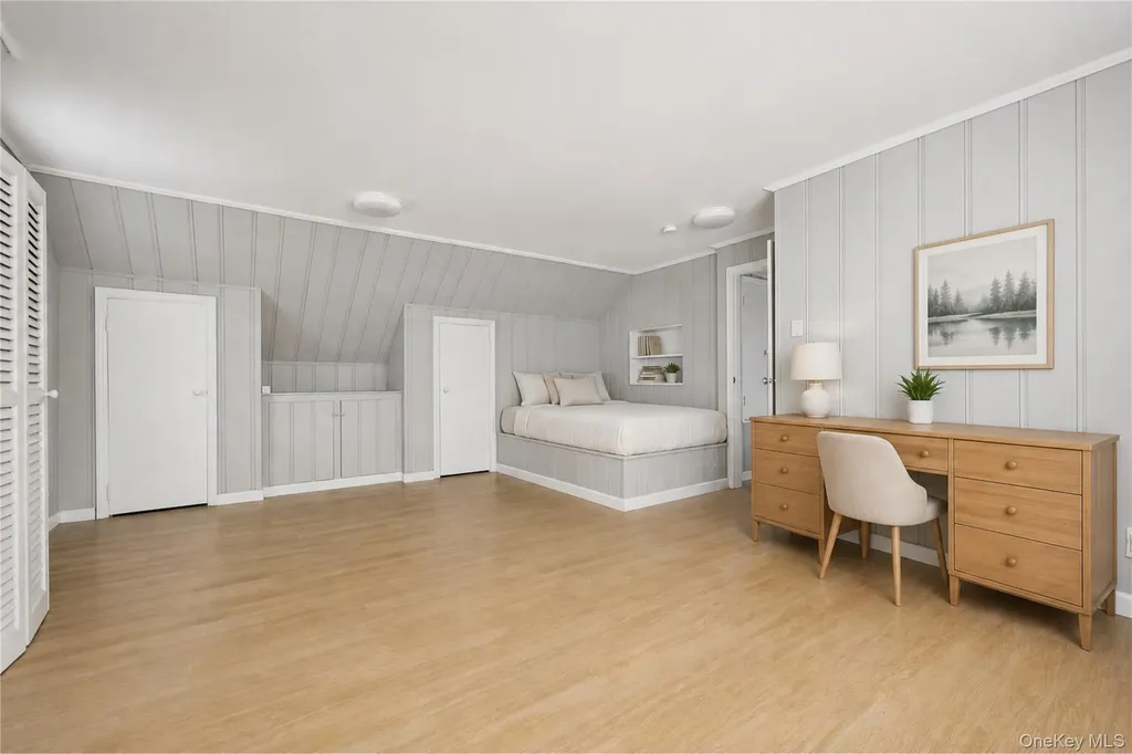 5 Hawthorne Lane Valley Stream NY 11581