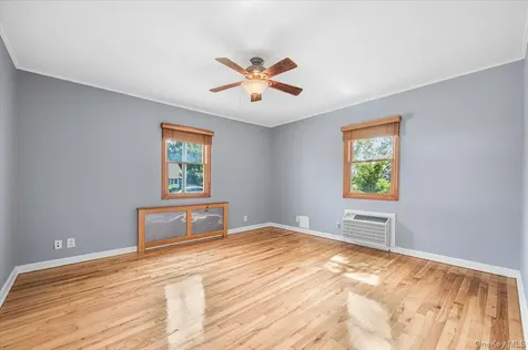 9 Tudor Road Farmingdale NY 11735
