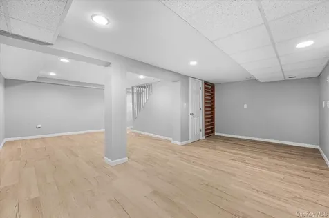 9 Tudor Road Farmingdale NY 11735