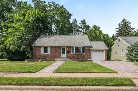 9 Tudor Road Farmingdale NY 11735