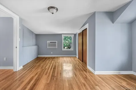 9 Tudor Road Farmingdale NY 11735