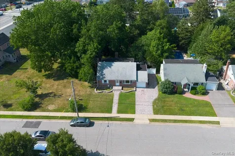 9 Tudor Road Farmingdale NY 11735