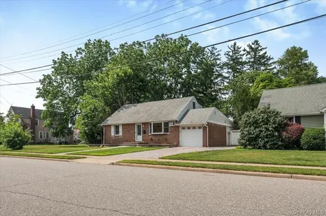 9 Tudor Road Farmingdale NY 11735