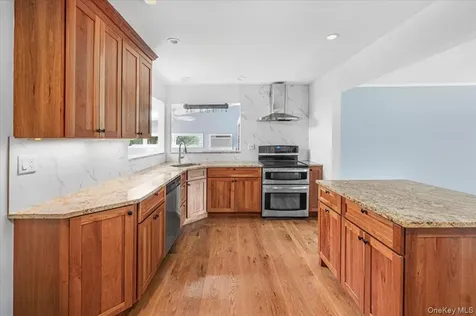 9 Tudor Road Farmingdale NY 11735
