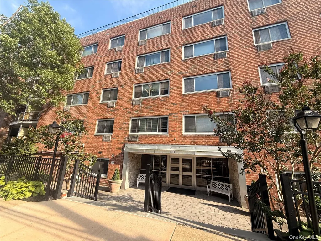 101 Clinton Avenue Mineola NY 11501