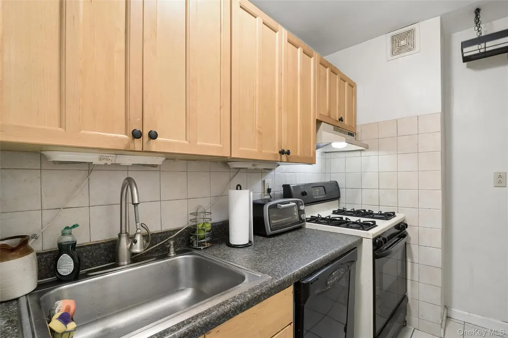 101 Clinton Avenue Mineola NY 11501