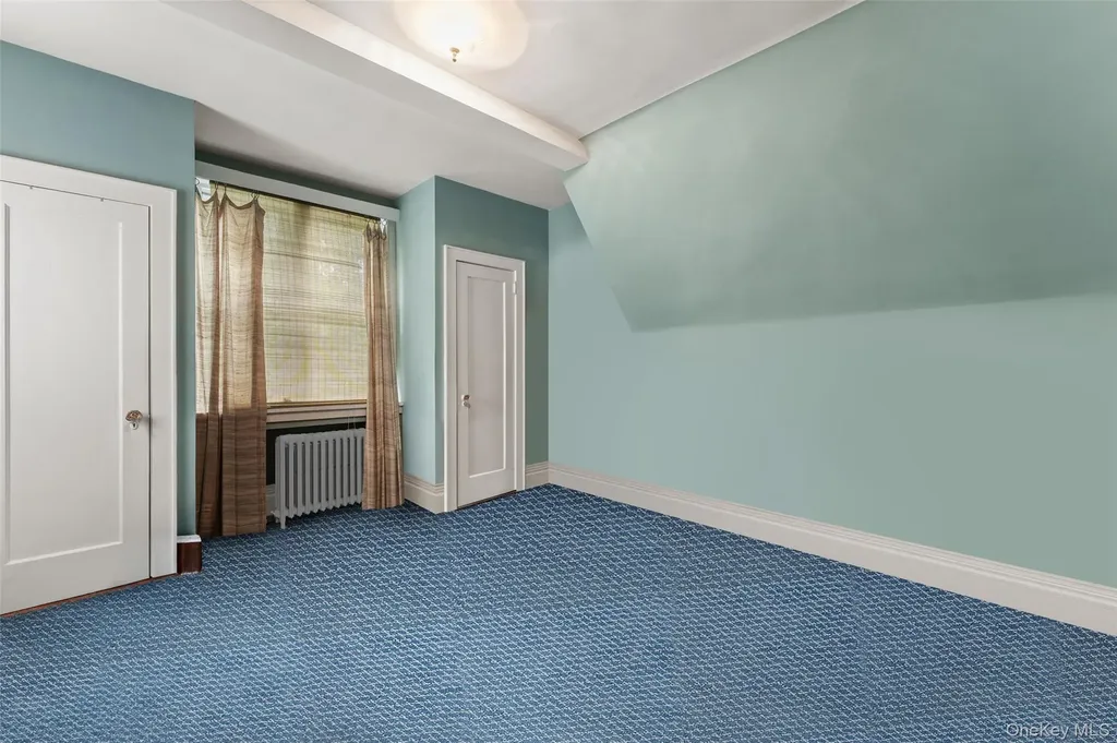 33 Deerfield Avenue Eastchester NY 10709