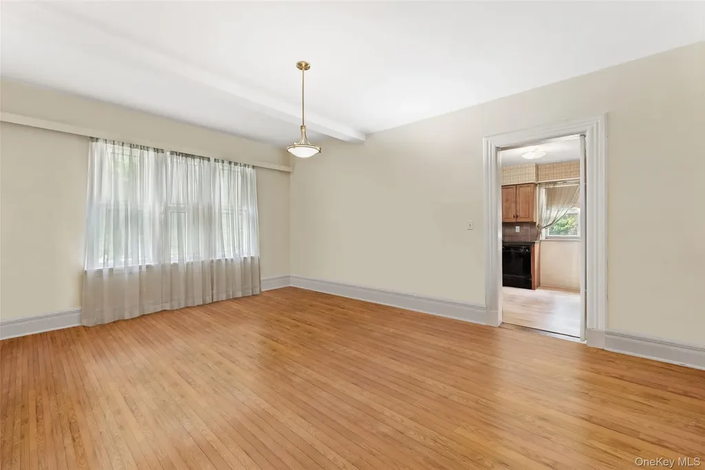 33 Deerfield Avenue Eastchester NY 10709