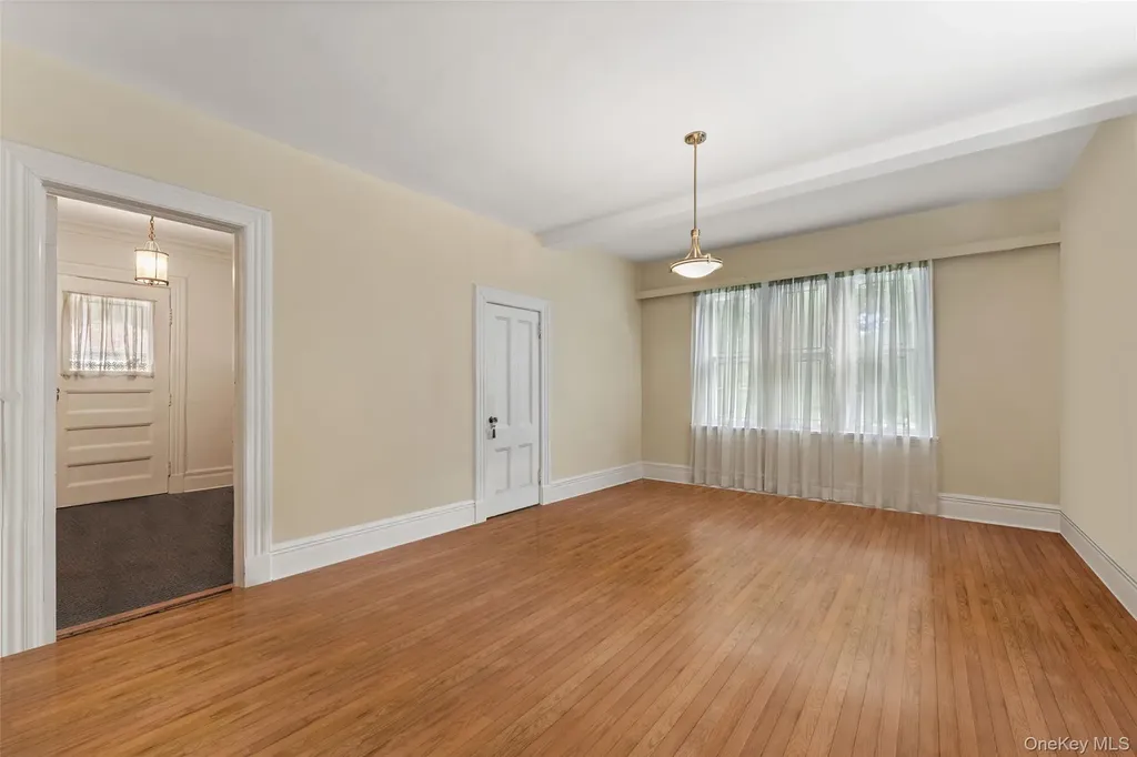 33 Deerfield Avenue Eastchester NY 10709