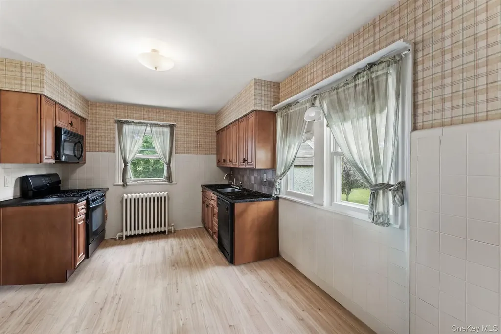 33 Deerfield Avenue Eastchester NY 10709