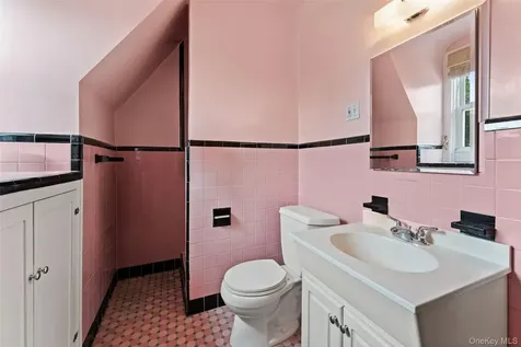 33 Deerfield Avenue Eastchester NY 10709