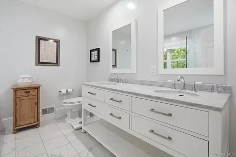 90 Lakeside Lane Westhampton NY 11977