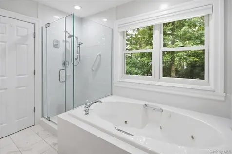 90 Lakeside Lane Westhampton NY 11977