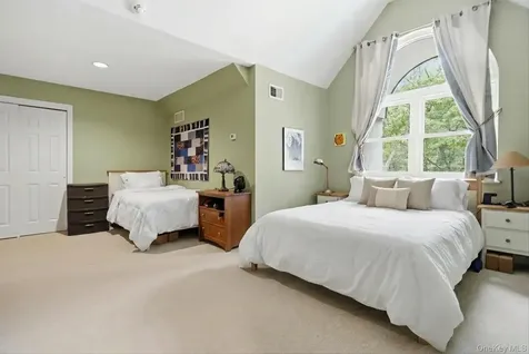 90 Lakeside Lane Westhampton NY 11977