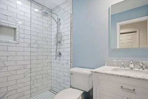 90 Lakeside Lane Westhampton NY 11977