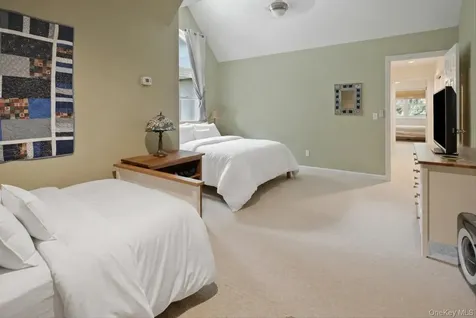 90 Lakeside Lane Westhampton NY 11977
