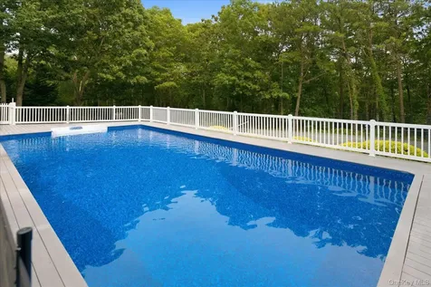 90 Lakeside Lane Westhampton NY 11977