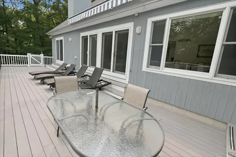 90 Lakeside Lane Westhampton NY 11977