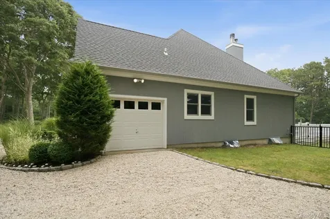 90 Lakeside Lane Westhampton NY 11977