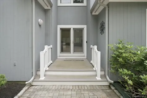 90 Lakeside Lane Westhampton NY 11977