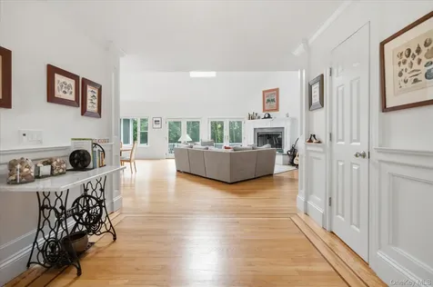 90 Lakeside Lane Westhampton NY 11977