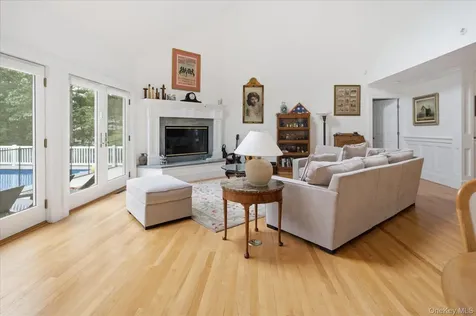 90 Lakeside Lane Westhampton NY 11977