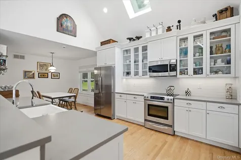 90 Lakeside Lane Westhampton NY 11977