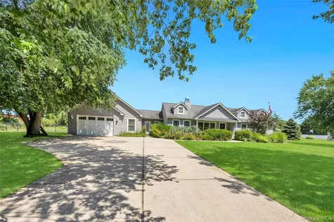 158 South Street Manorville NY 11949