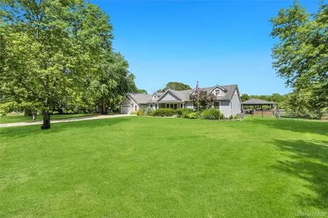 158 South Street Manorville NY 11949