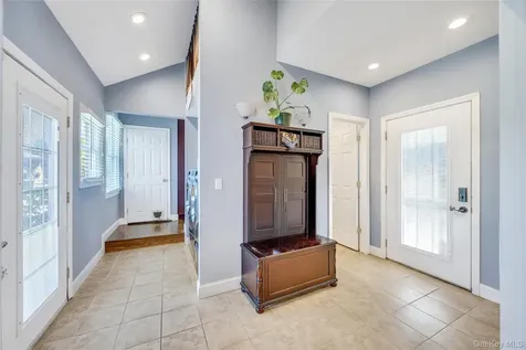 158 South Street Manorville NY 11949