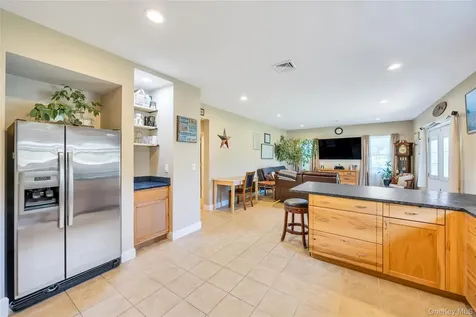 158 South Street Manorville NY 11949