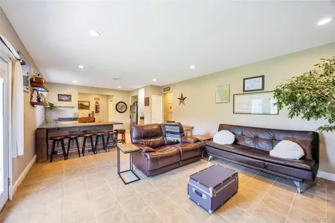 158 South Street Manorville NY 11949