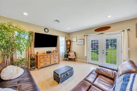 158 South Street Manorville NY 11949