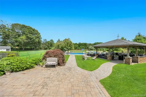158 South Street Manorville NY 11949