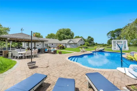 158 South Street Manorville NY 11949